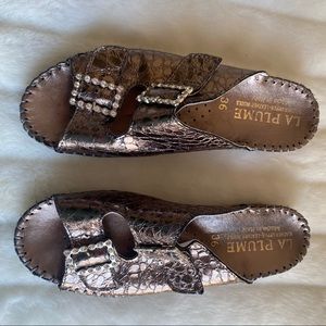 La plume Jen Rhinestone Sandals .